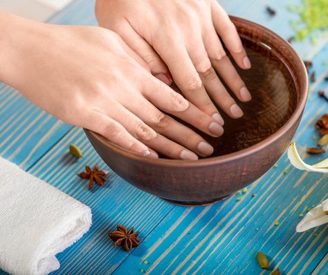 Easy DIY Natural Nail Care using Beeswax & Essential Oils.  Cuticle Care - Free advice from our Beauty Therapist! Click the pic to learn more :) Diy Natural Nails, Tea Tree Oil Uses, Benefits Of Vitamin E, Baking Soda For Hair, Baking Soda Face, Baking Soda Benefits, Remove Acrylic Nails, Nail Problems, Easy Manicure