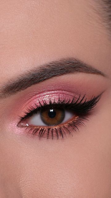 Mini Prom Makeup, Hot Pink Prom Makeup, Peachy Eye Makeup, Prom Makeup Pink, Pastel Eye Makeup, Machiaj Smokey Eyes, Spring Eye Makeup, Kajal Liner, Light Eye Makeup