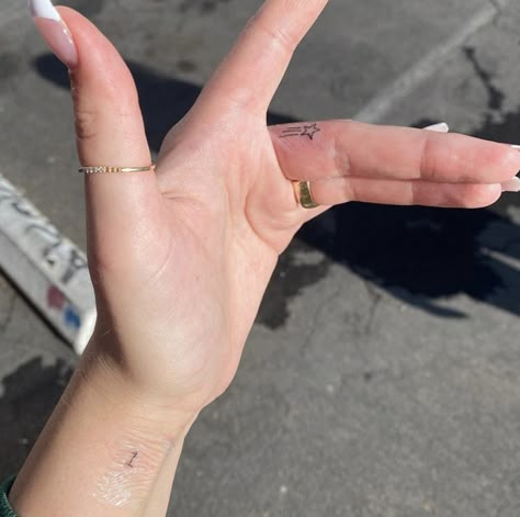 Illusion Tattoos, Optical Illusion Tattoos, Tattoo 2023, Tiny Tats, Hand And Finger Tattoos, Aries Tattoo, Jewelry Tattoo, Discreet Tattoos, Dainty Tattoos