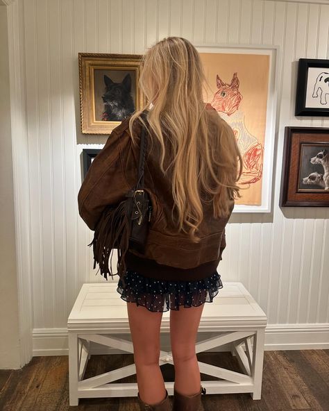 Patterned Mini Skirt Outfit, Cowgirl Aesthetic Outfit, Vintage Cowgirl Aesthetic, Vintage Brown Leather Jacket, Navy Mini Skirt, Autumn Pattern, Vintage Cowgirl, Lindsay Lohan, Fall Fits