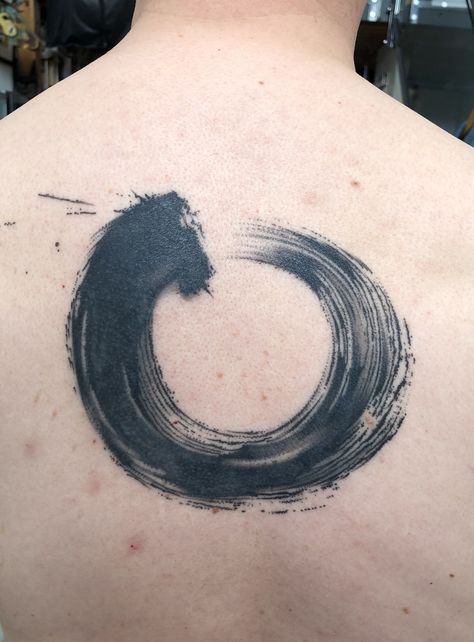 Ensō tattoo by Lee Stewart #abstract #brushwork Brushwork Tattoo, Tattoo Stripes, Abstract Back Tattoo, Back Tattoo Designs, Mind Tattoo, Backpiece Tattoo, Polka Tattoo, Brush Tattoo, Trash Polka Tattoo