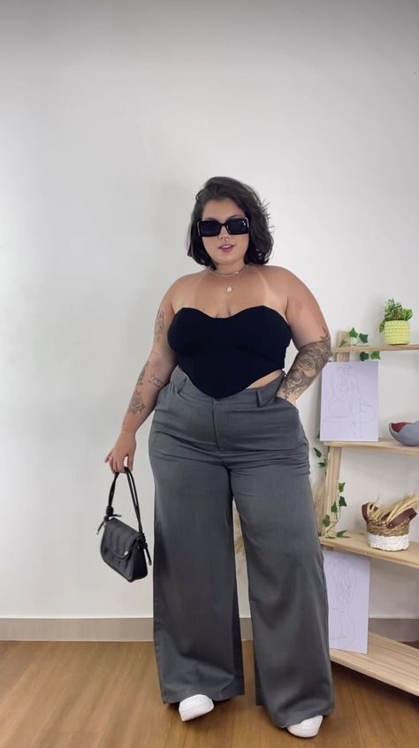 Outfits Con Tacos Y Jeans, Concert Outfit Summer Plus Size, Thick Body Outfits Casual, 21st Birthday Outfits Plus Size, Classy Outfits Plus Size, Plus Size Modeling Poses, Poses For Curvy Women, Plus Size Club Outfits, Plus Size Corset Outfits