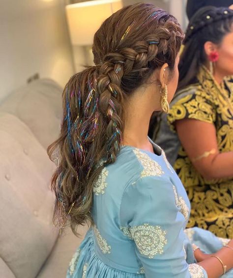 Hair Style On Saree, Hair Style Vedio, Easy Hairstyles For Thick Hair, Bridal Hair Buns, Indian Wedding Hairstyles, Long Hair Wedding Styles, Hairdos For Short Hair, Hair Tutorials Easy, Front Hair Styles