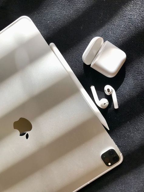 Airpods 2nd Generation Aesthetic, Ipad And Apple Pencil Aesthetic, Ipad Pro Silver, Ipad Pro Aesthetic, Silver Ipad, Apple Computer Laptop, Apple Office, Ipad Pro 2022, Apple Pencil 2nd Generation