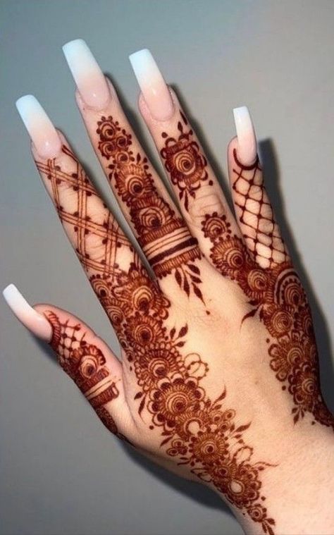 Small Henna Designs, Henna Stain, Modern Henna Designs, Pretty Henna Designs, Stylish Mehndi, Stylish Mehndi Designs, Mehndi Design Photos, Beautiful Mehndi, Unique Mehndi Designs