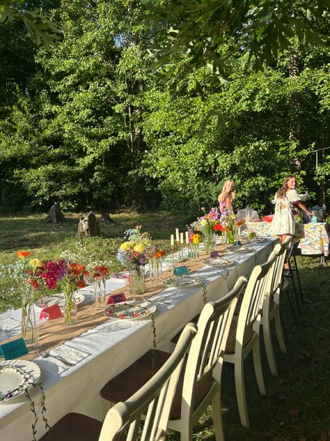 Cute Garden Party Ideas, Garden Summer Party, Summer Dinner Party Aesthetic, Midsommar Party, Garden Party Table, Whimsical Garden Party, Midsummer Party, Summer Solstice Party, Outdoor Dinner Party