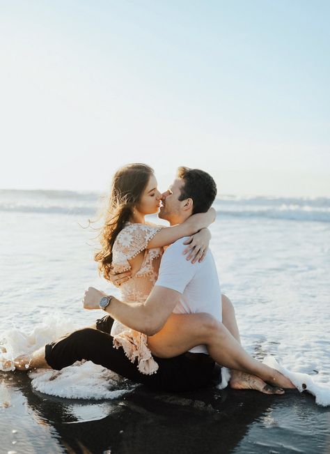 Hot Kiss Couple, Couple Travel Photos, Couples Beach Photography, Intimate Couples, Romantic Photoshoot, Romantic Couples Photography, Summer Couples, Sandy Shores, Hermosa Beach