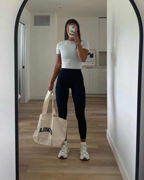 Outfits Leggins, Adrette Outfits, Modele Fitness, Gymwear Outfits, Gym Crush, Look Legging, Mode Hipster, Gym Attire, Mode Zara