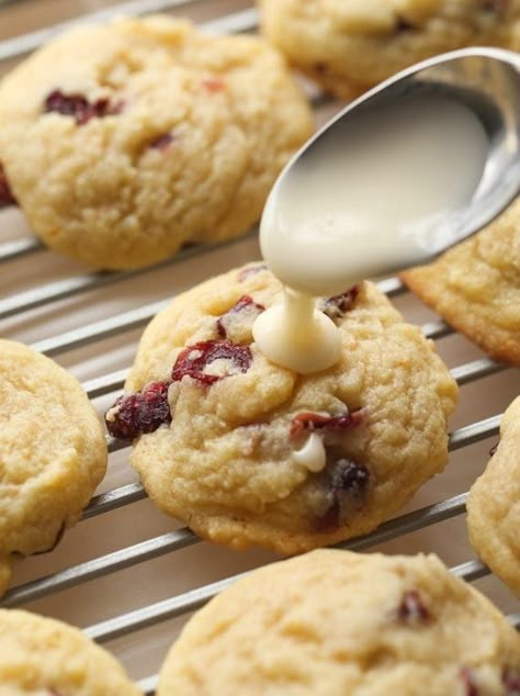 Cranberry Orange Meltaway Cookies are soft, tart and sweet! The texture is fantastic and the fresh orange zest and glaze makes these cookies irresistible! Cranberry Pecan Cookies, Craisin Cookies, Brownie Cakes, Shortbread Cake, Cranberry Cookies Recipes, Cranberry Orange Cookies, Meltaway Cookies, Orange Cookies, Holiday Sweets