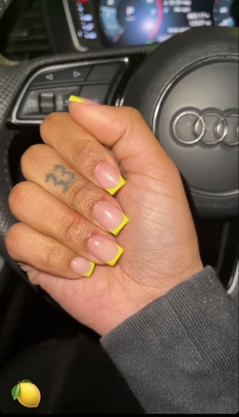 Acrylic Nails Yellow, Grad Nails, How To Get Healthy, Overlay Nails, Classy Acrylic, Celebrity Nails, Colors Of Fall, Patriots Fans, Black Nail Polish