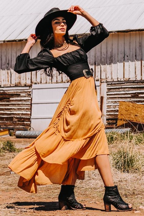 Create your own occasion to dress up. Ranchero Outfits Women, Fancy Western Outfits, Luxury Lifestyle Fashion, Looks Country, Estilo Country, Witch Outfit, Western Chic, Cowgirl Outfits, Style Crush