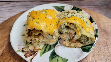 Salmon Alfredo Lasagna Roll Ups, Salmon Alfredo Lasagna Rolls Recipe, Salmon Alfredo Lasagna Rolls, Salmon Lasagna Rolls, Alfredo Lasagna Rolls, Salmon Alfredo, Pescatarian Food, Salmon Lasagna, Lasagna Rolls Recipe