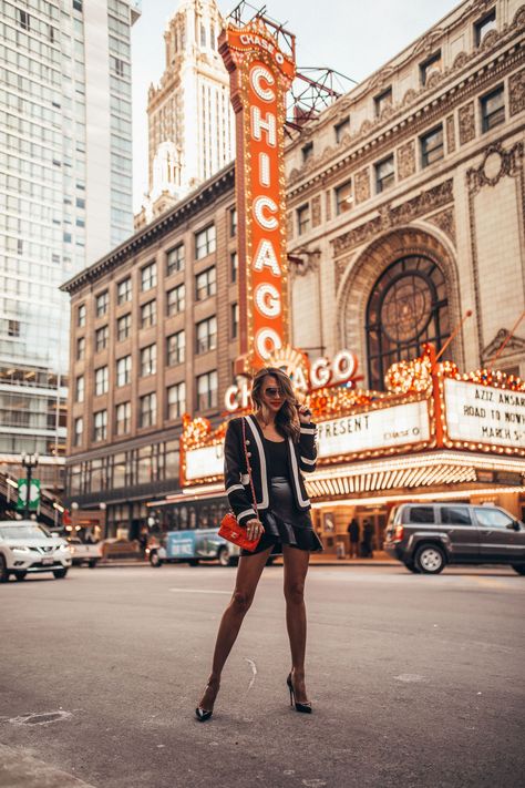 The best places to take photos in Chicago. My favorite spots including the Chicago Theatre, Cloudgate, Buckingham Fountain, and more. Photos In Chicago, Chicago Travel Guide, Chicago Vacation, Buckingham Fountain, Millenium Park, Chicago Trip, Chicago Aesthetic, Places In Chicago, Chicago Pictures