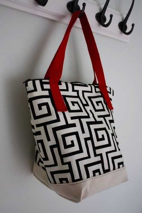 Lunch Bag Tutorials, Lunch Bags Pattern, Create Notebook, Diy Lunch Bag, Diy Lunch, Tote Tutorial, Insulated Lunch Tote, Tote Bag Tutorial, Paper Lunch