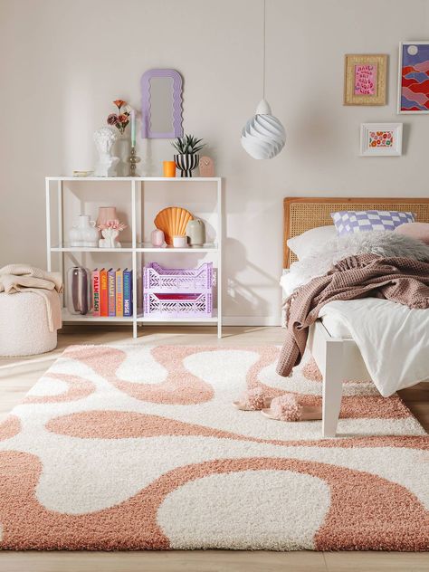 Discover Shaggy rug Louise Rose in various sizes Rug Under Bed, Pretty Homes, Diy Gifts To Make, Trendy Rug, High Pile Rug, Rug Size Guide, Fluffy Rug, Living Room Flooring, Shaggy Rug