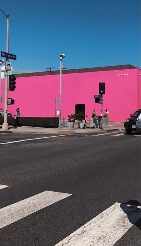 The Pink Wall Los Angeles, Los Angeles Melrose, Pink Wall Los Angeles, Melrose Avenue Los Angeles, Melrose Los Angeles, Big Meech, Los Angeles Bucket List, Bicycle Aesthetic, Angeles Aesthetic