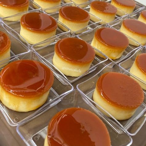 Flan Dessert, Wedding Dessert Table, Food Displays, Sweet Snacks Recipes, Dessert Cups, Cooking Recipes Desserts, Food Videos Cooking, Mini Desserts, Cafe Food