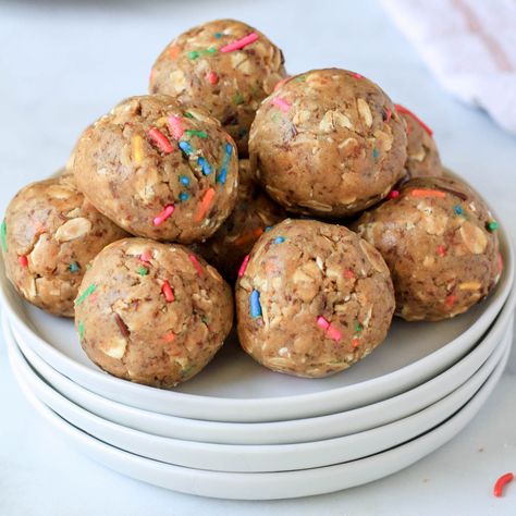 Easy, no-bake, vegan cake batter lactation bites come together in 10 minutes for a sweet snack you can enjoy one-handed while you nurse. Protein Lactation Balls, No Bake Lactation Balls, Lactation Balls, Lactation Bites, Lactation Foods, Breastfeeding Cookies, Breastfeeding Snacks, No Bake Energy Bites, Dairy Free Cake