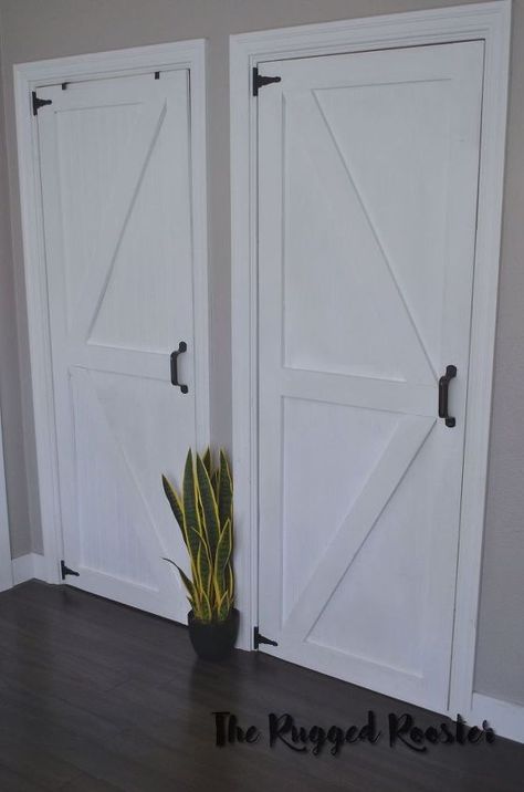 Cottage Style Doors, Cheap Closet, Diy Closet Doors, Bedroom Closet Doors, Closet Door Makeover, Amazing Closets, Casa Vintage, Closet Door, Pantry Door