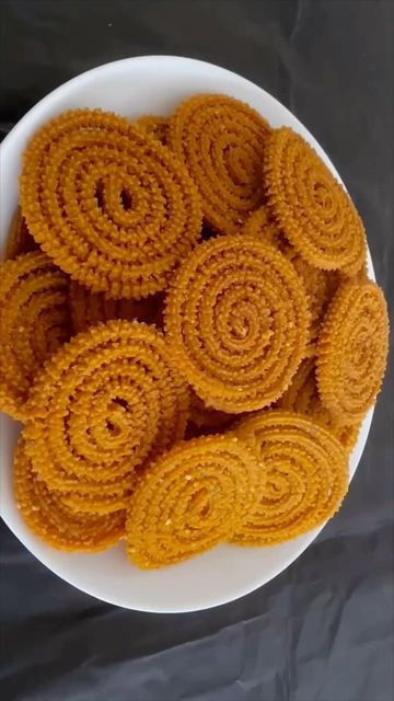 Chakli Recipe, Carom Seeds, Red Chilli Powder, Diwali Food, Recipe Ingredients, Clean Cotton, Red Chilli, Chilli Powder, Rice Flour