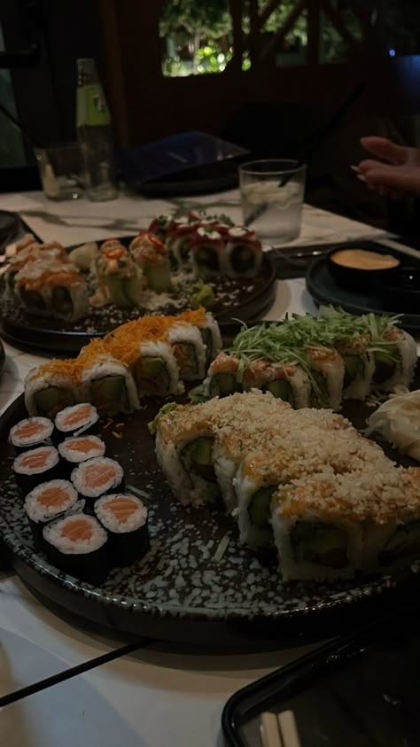 Sushi Night, Food Therapy, Yummy Comfort Food, Think Food, Fake Food, Food Obsession, Pretty Food, Food Cravings, Aesthetic Food