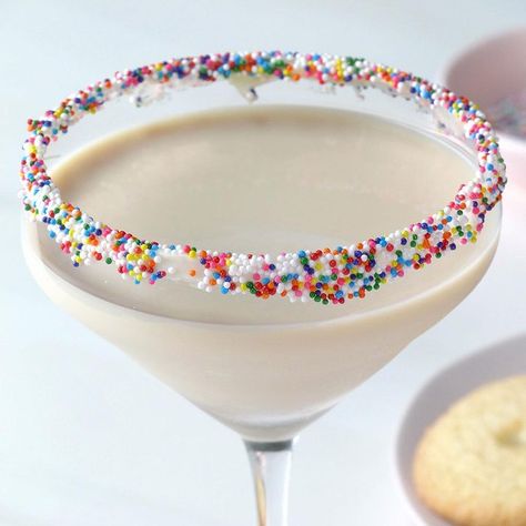 Sugar Cookie Martini Sugar Cookie Martini Recipe, Sugar Cookie Martini, Cookie Martini, Christmas Cocktails Easy, Drop Sugar Cookies, Strawberry Shortcake Cookies, Cream Cheese Sugar Cookies, Cookie Decorating Party, Peppermint Sugar