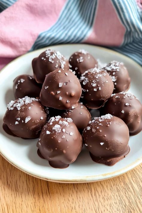 Delicious Cottage Cheese Truffles Cottage Cheese Truffles, Cottage Cheese Protein Balls, Cottage Cheese Fudge, Cottage Cheese Chocolate, Cottage Cheese Protein, Low Calorie Pancakes, Cheese Truffles, Homemade Cottage Cheese, Best Gluten Free Cookies