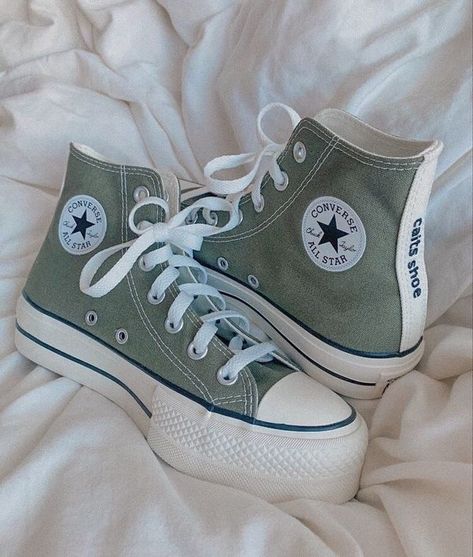 Sepatu Platform, Trendy Shoes Sneakers, Dr Shoes, Green Converse, Cute Nike Shoes, Fresh Shoes, Cute Sneakers, Hype Shoes, Shoe Inspo