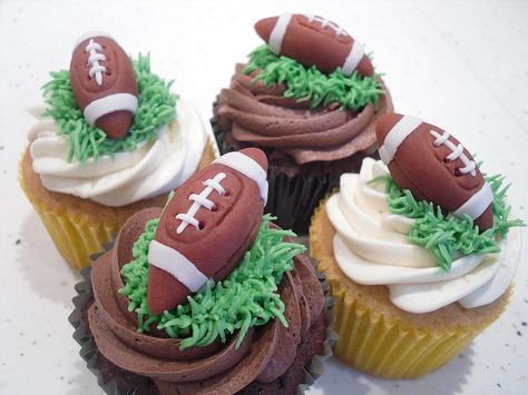 Cupcake Rugby Cupcakes, Super Bowl Cupcake, Rugby Cake, Birthday Cupcakes Boy, Football Cupcakes, Pear Cake, Sport Cakes, Creative Recipes, Football Cake