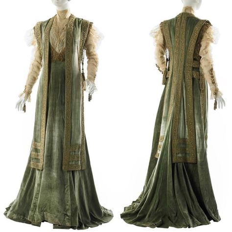 Chiffon velvet tea gown by House of Worth, 1908. In the collection of the Museum of City of New York Elven Clothing, House Of Worth, Tea Gown, Jeanne Lanvin, Old Fashion, Edwardian Fashion, Historical Dresses, Moda Vintage, Fantasy Clothing