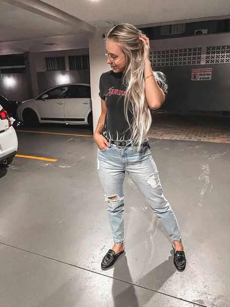 Fashion trend outfit of the day accessories female fashion metallica t-shirt mom jeans rock n roll hair blonde girl style Metallica Shirt Outfit Women, Metallica Shirt Outfit, Rock N Roll Hair, Rock And Roll Hair, Roll Hair, Metallica Shirt, Metallica T Shirt, Trending Fashion Outfits, Hair Blonde