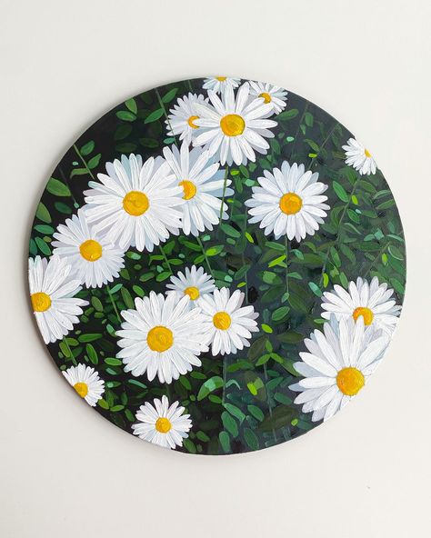 (20) Leah Gardner on Twitter: "visualizing daisies, sunshine and a warm breeze today 🌞💐 https://t.co/RukvrxRTBD" / Twitter Circle Painting Ideas Easy, Round Canvas Painting Ideas Easy, Circular Canvas Painting, Round Canvas Painting, Oil Color Painting, Namaste Art, Round Images, Sunflower Artwork, Circular Canvas