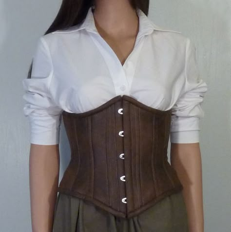 Corset tutorial -I've made a few but the more info the better! Steam Punk Diy, Corset Diy, How To Make A Corset, Corset Patterns, Steampunk Costume Ideas, Corset Tutorial, Moda Steampunk, Diy Corset, Corset Steampunk