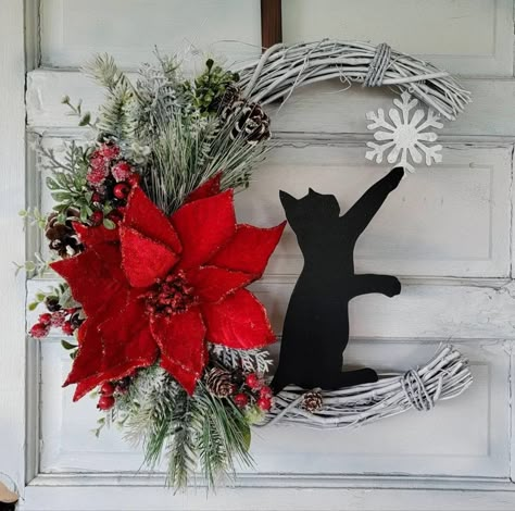 cat inspired christmas wreaths for cat lovers Black Cat Wreath, Hanger Snowflake, Cat Wreath, Moon Wreath, Moon Black, Christmas Front Doors, Wreath Home Decor, Holiday Door, Xmas Wreaths