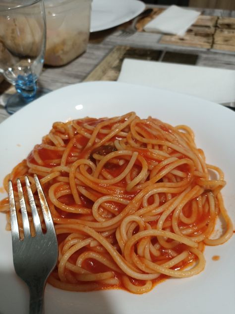 Mi piacciono gli spaghetti al pomodoro Spaghetti Al Pomodoro, Spaghetti, Pasta, Drinks, Ethnic Recipes, Quick Saves