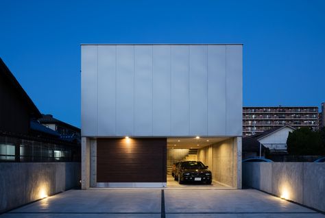 Gallery of Garage House in Kawagoe / Horibe Associates - 3 Japanese Garage, Architect's Office, Townhome Ideas, House Tokyo, House Garage, Compact House, Garage House, House Designs Exterior, Car Parking