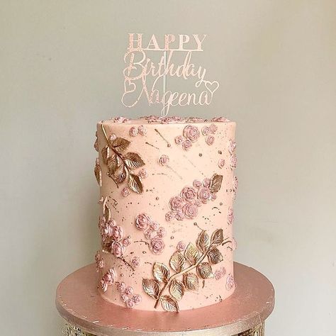 Rose Gold Buttercream Cake, Cake Designs Rose Gold, Gold And Rose Gold Cake, Rose Gold Cake Ideas, Pink And Rose Gold Cake, Rose Gold Cake Birthday, Rose Gold Cakes, Bolo Rose Gold, Rose Gold Birthday Cake