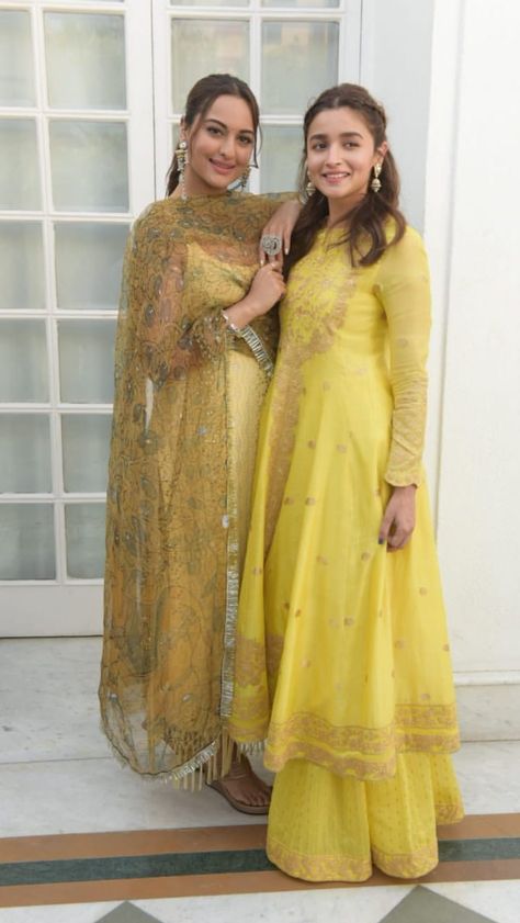 Dress For Haldi Function, Haldi Outfits, Heavy Dresses, Asian Bridal Dresses, Velvet Dress Designs, Satin Fashion, Hijab Trends, Unique Blouse, Designer Blouse Patterns