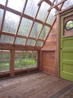 Inside a tiny cabin in the woods Micro Cabin, Greenhouse Plans, Greenhouse Ideas, Tiny Cabins, Green Houses, Tiny Home Ideas, Diy Greenhouse, Little Cabin, Tiny Cabin