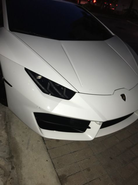 Fake Lamborghini Snap, Lamborghini Night, Lamborghini Dealership, Car Showroom Design, White Lamborghini, Christian Soldiers, Gym Wallpaper, Gym Pictures, Short Beard