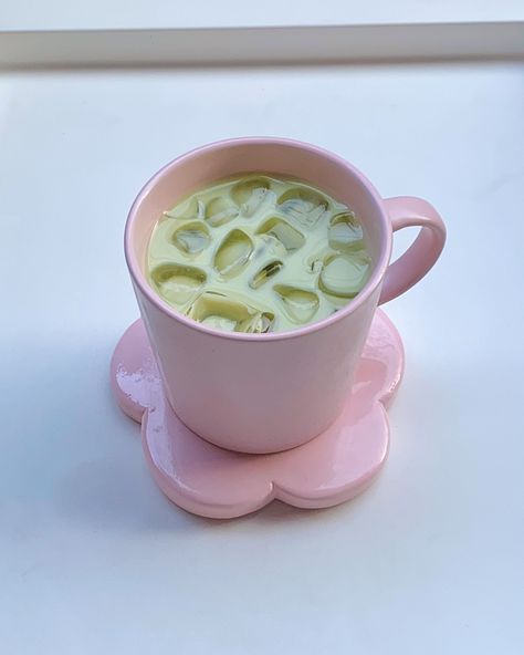 Princess Era, Latte At Home, Green Tea Matcha, Matcha Drink, Pink Things, Matcha Green Tea Powder, Pink Cups, Pretty Drinks, Matcha Powder