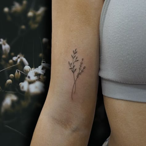 Minimal Flower Tattoos For Women, Simple Dainty Flower Tattoo, Flowers Above Elbow Tattoo, Flower Tattoo Bicep Women, Women Biceps Tattoo, Small Tatooe Ideas For Women Arm, Wildflower Tattoo Placement Ideas, Handwriting Tattoo Placement Arm, Women Small Arm Tattoo