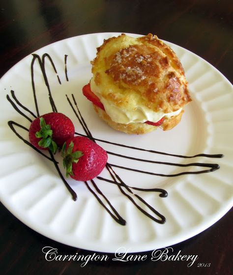 Carrington Lane Bakery: Strawberries And Cream Puffs Desert Plate Presentation, Cream Puff Plating Ideas, Eclair Plating Ideas, Pastries To Make, Choux Cream Puff, Strawberry Puff Pastry, Choux Cream, Food Plating Techniques, Gourmet Food Plating