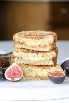 A delicious and simple grilled cheese sandwich made with flavourful rich cheese and sweet fig jam. Gooey and delicious! Simple Grilled Cheese, Easy Grilled Cheese, Fancy Grilled Cheese, Gourmet Grilled Cheese, Natural Cheese, Cheese Pairings, Grilled Cheese Recipes, Fig Jam, Creamy Cheese