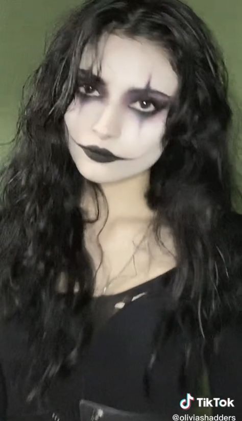 The Crow Halloween Makeup, The Crow Woman Costume, Halloween Stage Makeup, The Crow Inspired Makeup, Eric Draven Makeup, The Crow Face Paint, The Crow Halloween Costume Women, Halloween Alt Makeup, Halloween Costume Ideas Makeup