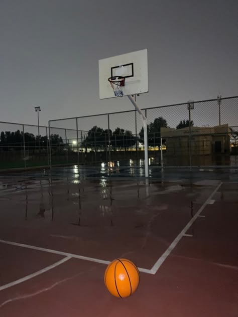 Basketball Vibes, Lebron James Wallpapers, Basketball Aesthetic, Basketball Girlfriend, Drawings For Boyfriend, Ball Aesthetic, Space Phone Wallpaper, Bola Basket, Basketball Is Life