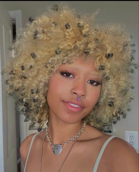 Afro Colors, Arcane Hair, Hair Inspo Curly, Natural Hair Styles Ideas, Dread Journey, Curls Styles, Twa Hair, Colored Locs, Updos Hairstyles