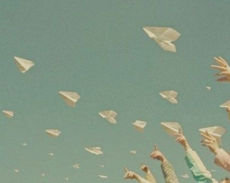 paper planes flying in the sky The Garden Of Words, The Blue Sky, Paper Airplanes, Foto Art, Paper Plane, Jolie Photo, 인물 사진, Pics Art, Wall Collage