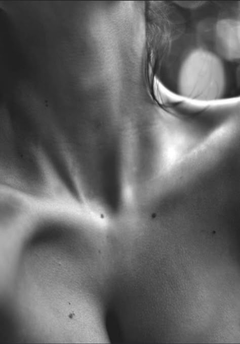 Behind Blue Eyes, Collar Bone, Chiaroscuro, Human Form, Oscar Wilde, White Photo, Female Body, The Human Body, Light And Shadow