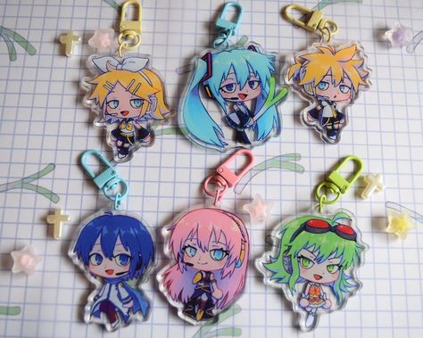 Vocaloid Keychains :3 Available in my shop! #vocaloid #miku #hatsunemiku #hatsune #rin #len #kagaminelen #kagaminerin #luka #kaito #gumi #anime #keychain #anime #animemerch Disney Princess Kitchen, Anime Keychain, Anime Bag, Pixel Art Characters, Artist Alley, Acrylic Keychains, Anime Room, Anime Accessories, Keychain Design